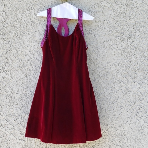 De-Laru by Linda Bernell Dresses & Skirts - 👗HP👗Vintage 90's De-Laru Maroon Velvet dress